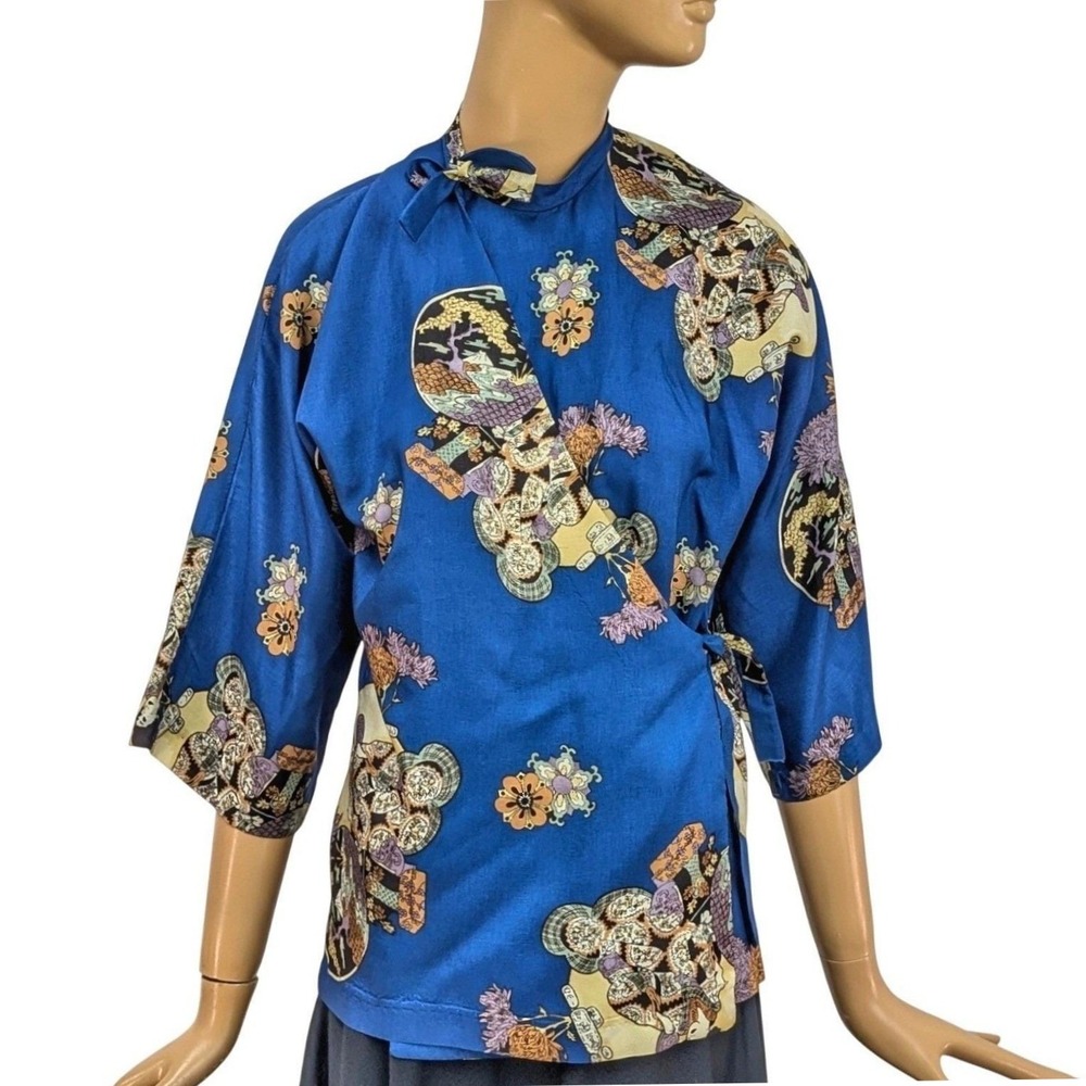 Vintage Manouche 70s Japanese Geisha Print Blue Mock Neck Blouse Kimono Sleeve